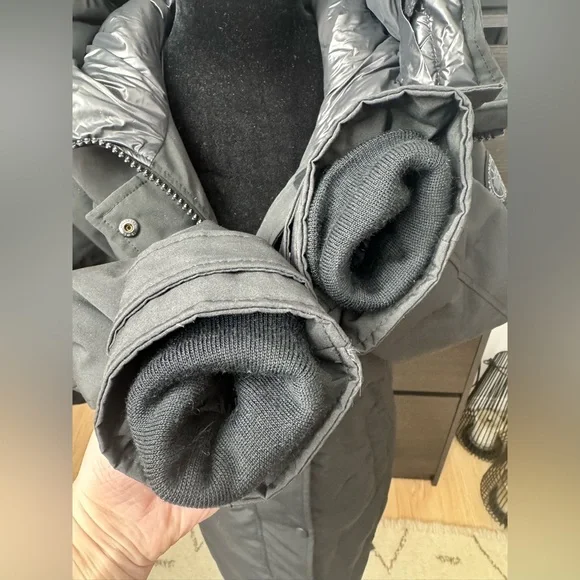 Canada Goose Shelburne Water Resistant 625 Fill Power Down Parka - Picture 9 of 16